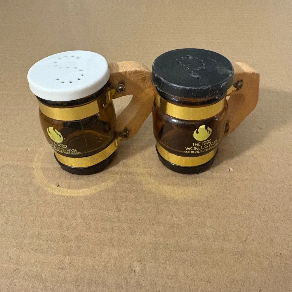 1982 World's‎ Fair Knoxville TN Salt & Pepper Shakers Mug Set Souvenir Vintage